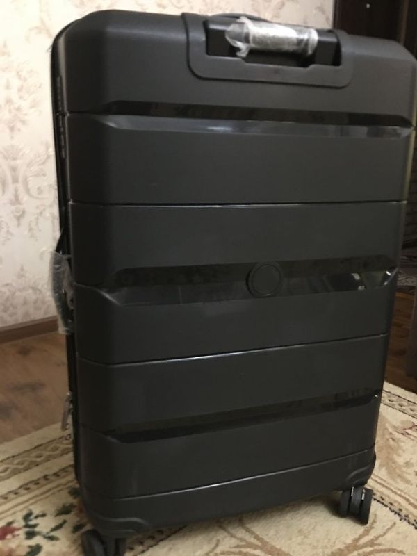 Продам чемодан размер L Продам чемодан размер L