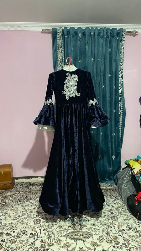 Yuz ocharga kiygani abaya libos yangi