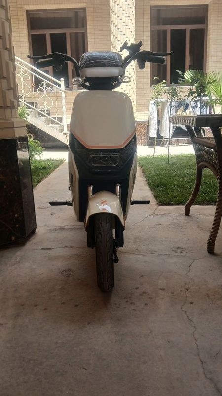 Sukuter sotiladi Sukuter sotiladi
