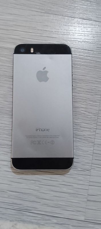 iPhone 5S блушный продам на запчастии но сам экран не работает