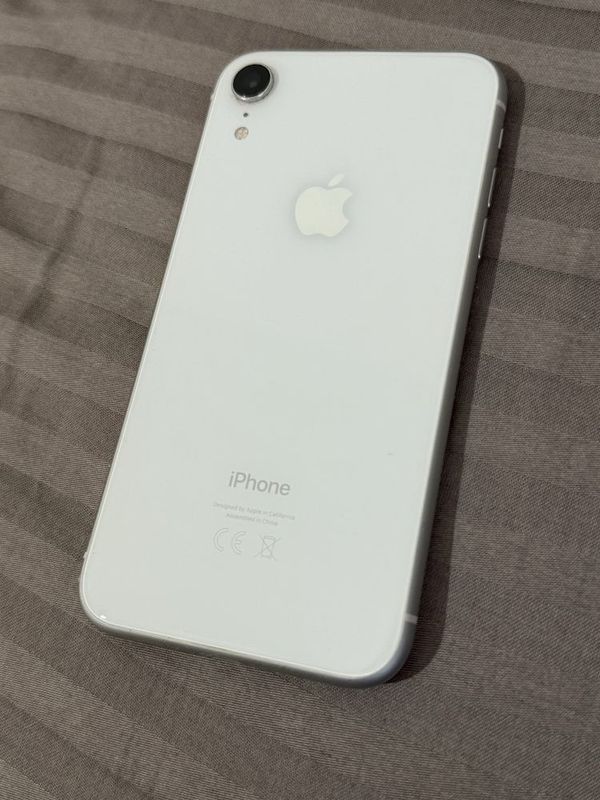 Продам IPhone XR 128gb