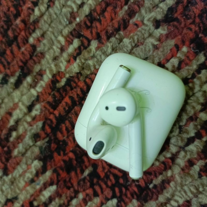 Airpods 2 orginal deyarli yangi Airpods 2 orginal deyarli yangi