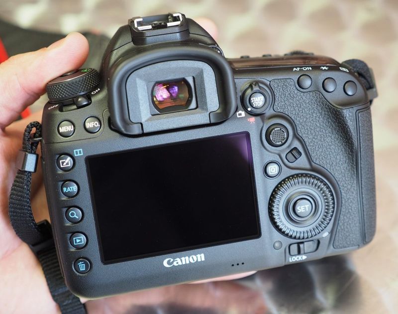 Canon EOS 5D Mark IV body yangi holati