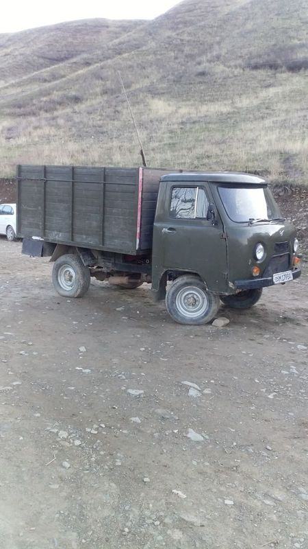 UAZ sro‘chna sotiladi holati yaxshi arzon narxda