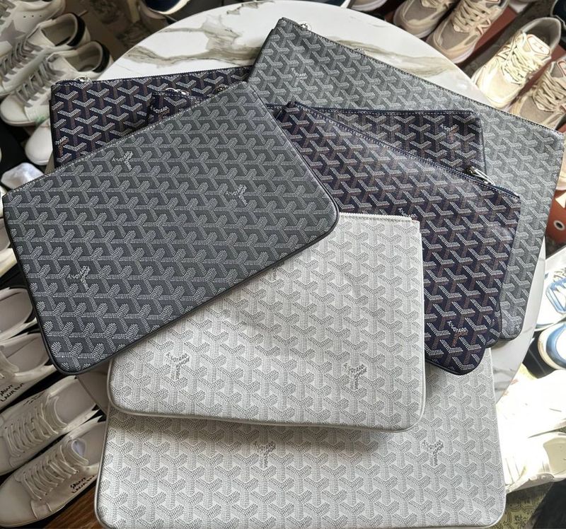 Goyard Clatch в нвличии Goyard Clatch в нвличии