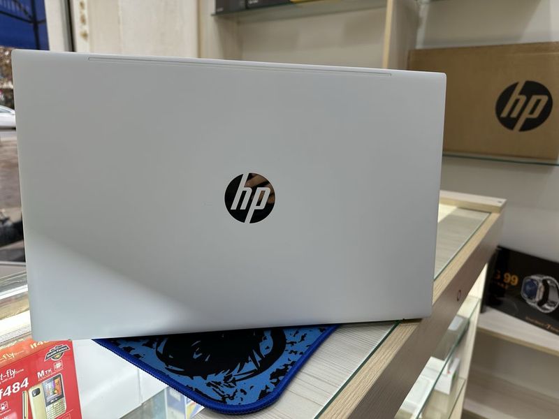 Новый ноут бук меньше месяца HP