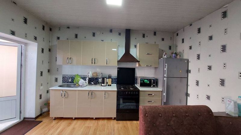 Kuxiniy mebel sotiladi xolati zor Kuxiniy mebel sotiladi xolati zor