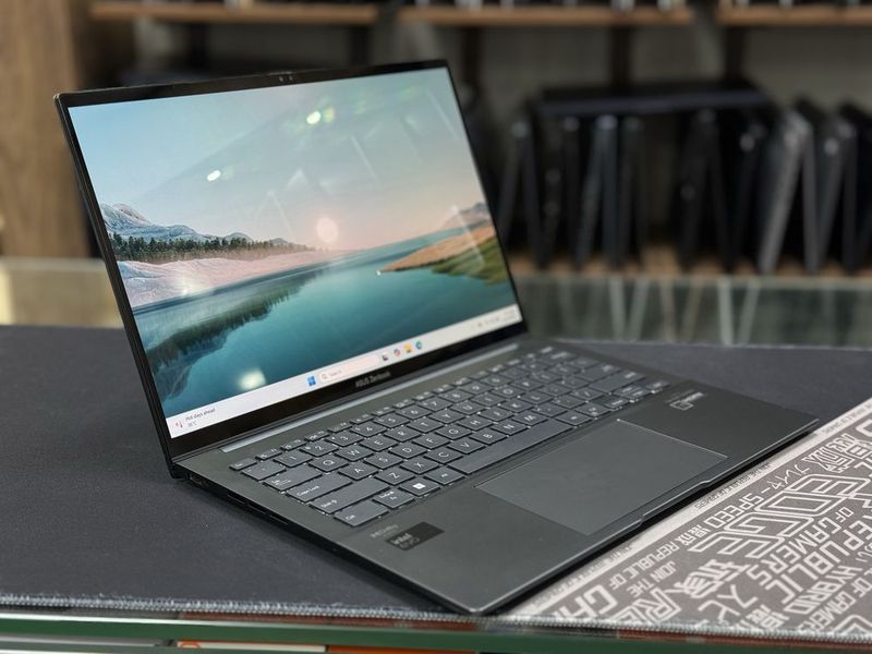 Asus Zenbook Core 5-125H 8/512GB Oled sensor ekranli