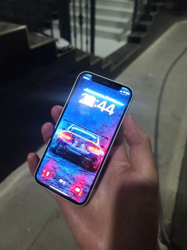 Iphone 12 mini yawil Iphone 12 mini yawil