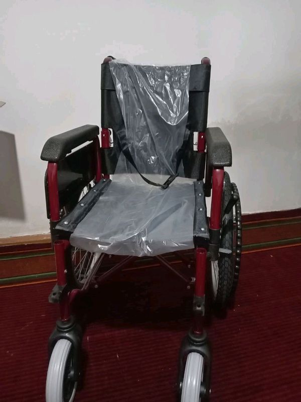 Nogironlar uchun möljallangan bolalar aravachasi