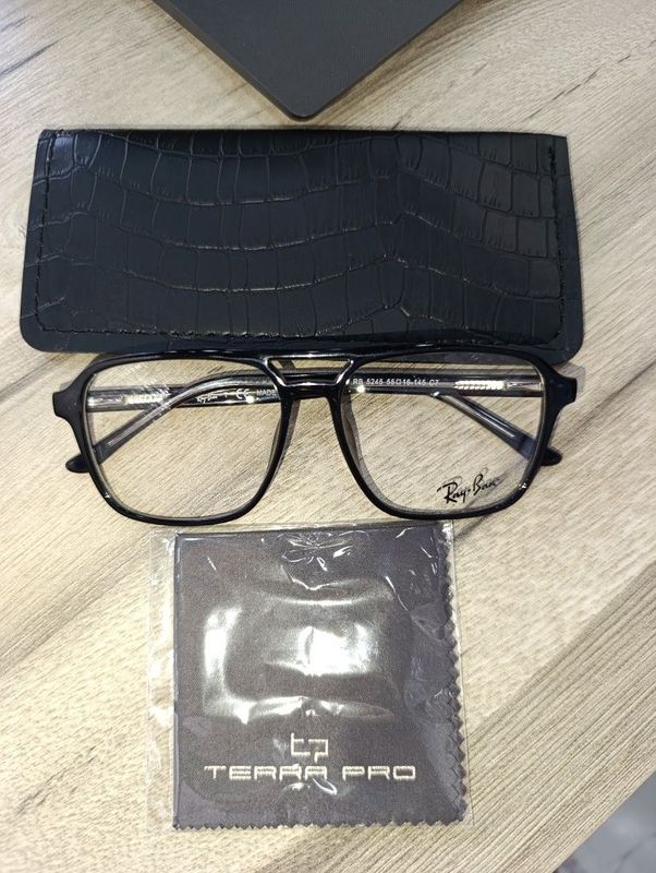 Очки оправа "RayBan" еркаклар учун қора рангда. Очки оправа "RayBan" еркаклар учун қора рангда.