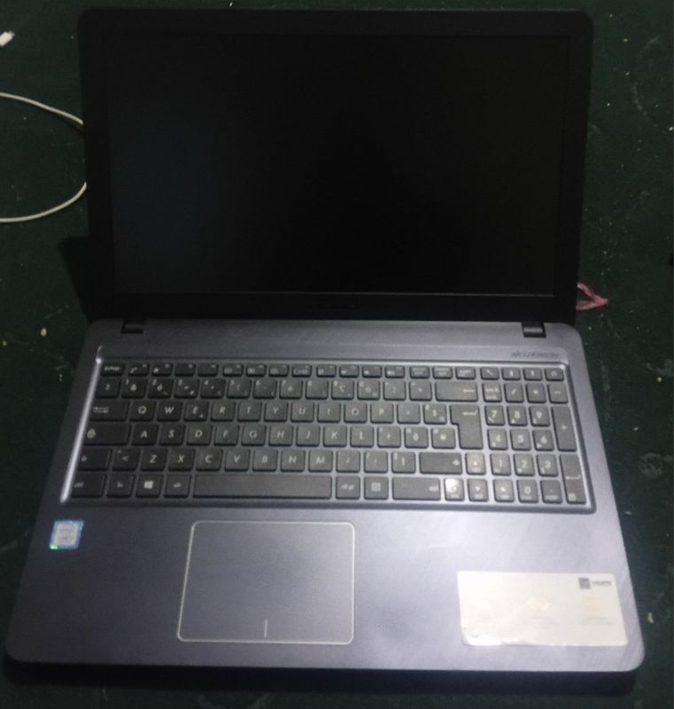 Asus X543UA yangi holatda Asus X543UA yangi holatda