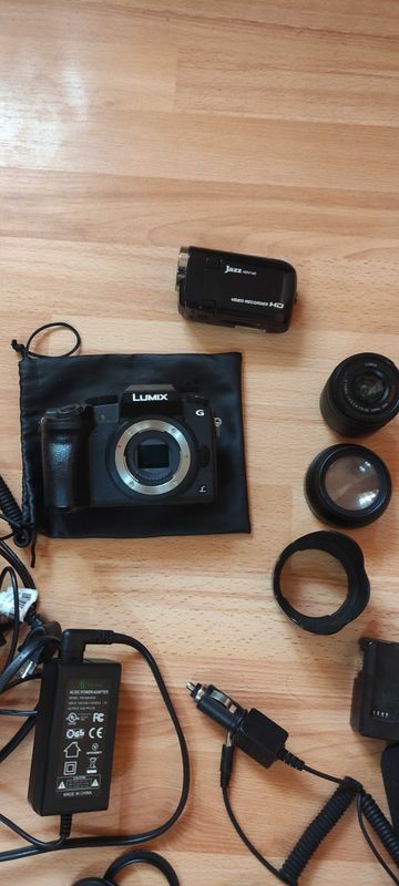 Продаю 2 камеру, (Lumix 7) 2 микрафоны, лензы, стенды, и других вещей Продаю 2 камеру, (Lumix 7) 2 микрафоны, лензы, стенды, и других вещей