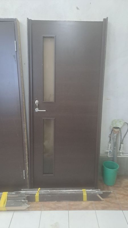 Бу эшиклар сотлади Бу эшиклар сотлади