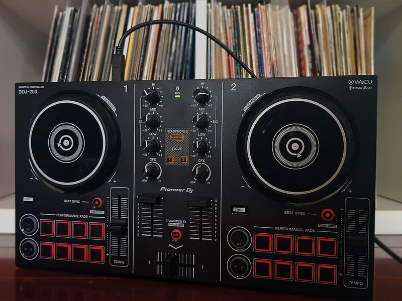 DDJ 200 Kontroller sotiladi DDJ 200 Kontroller sotiladi