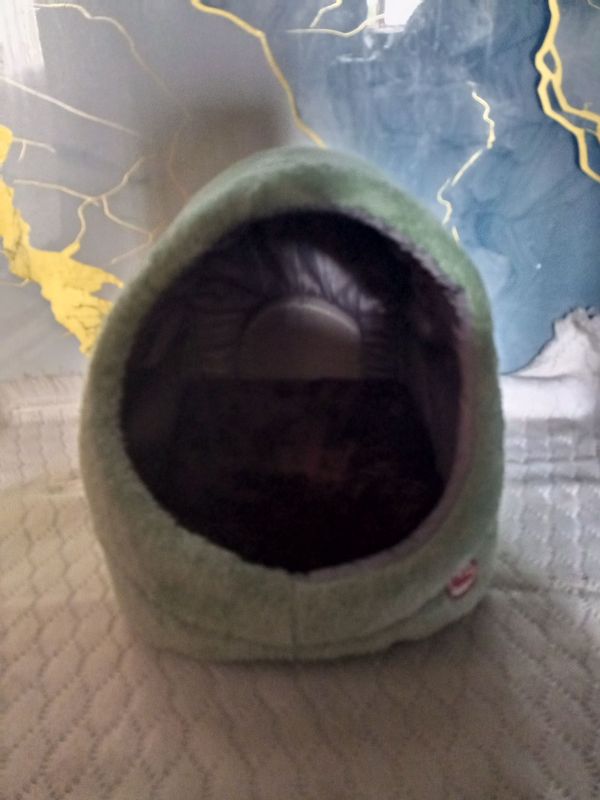 Продаётся лежанка для кошечки. Продаётся лежанка для кошечки.