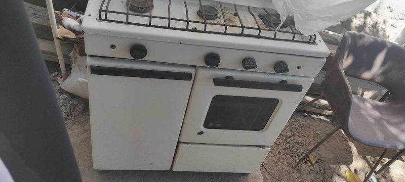 Газовая плита в хорошем состоянии рабочая Gaz Plitasi Газовая плита в хорошем состоянии рабочая Gaz Plitasi
