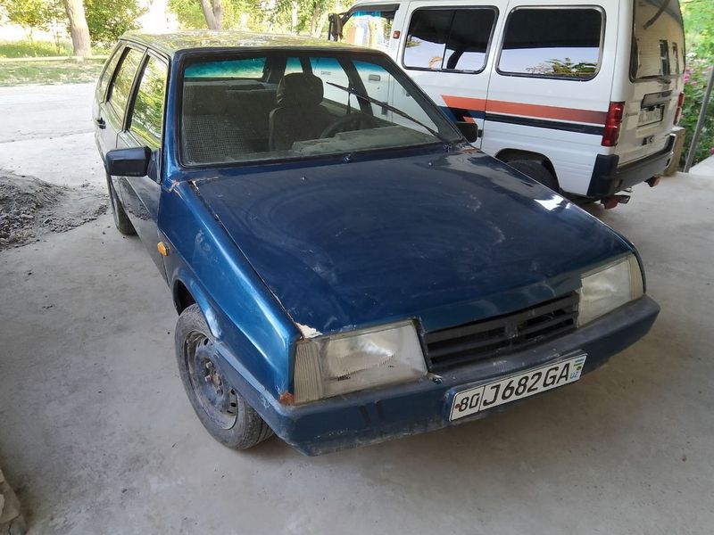 Lada sotiladi . Lada sotiladi .