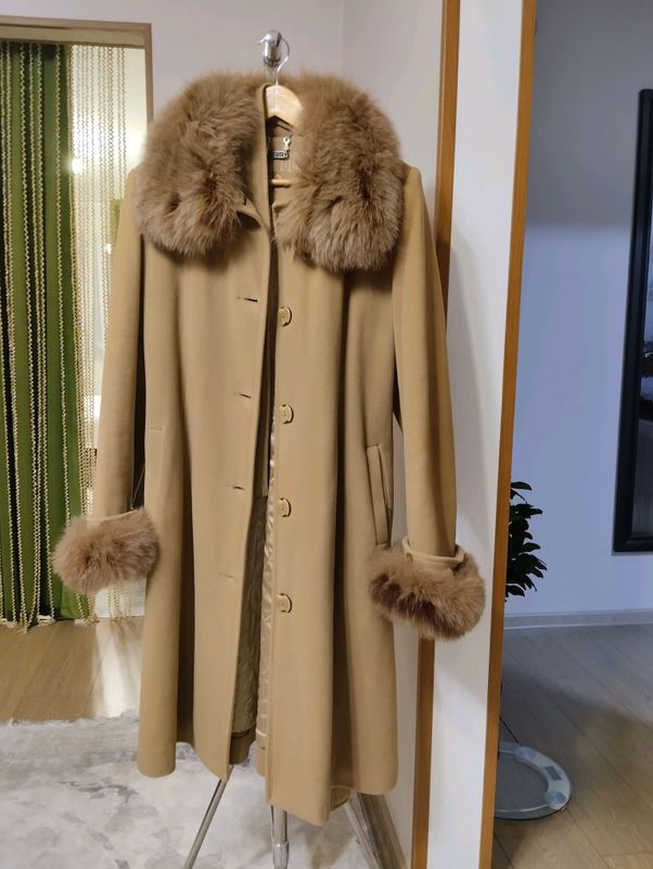 оригинальное пальто от Calvin Dior оригинальное пальто от Calvin Dior