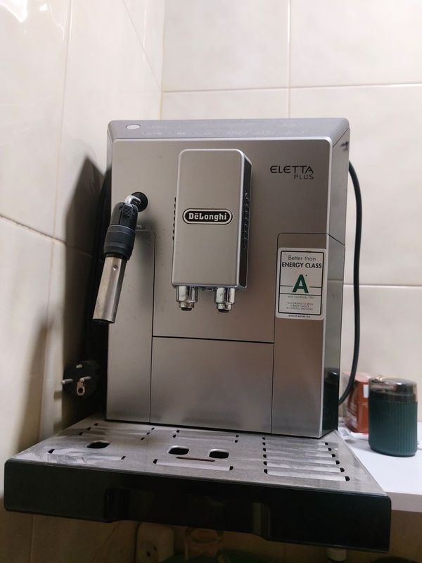 Кофемашина Delonghi Eletta Plus в отличном состоянии