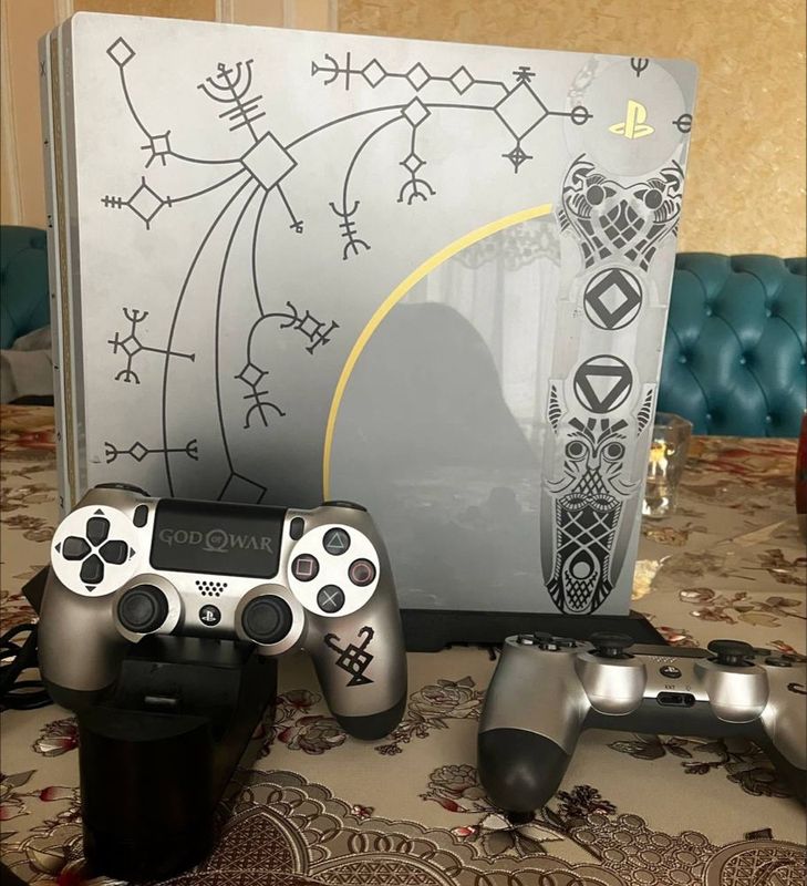 Ps 4 pro god of war limitka Ps 4 pro god of war limitka