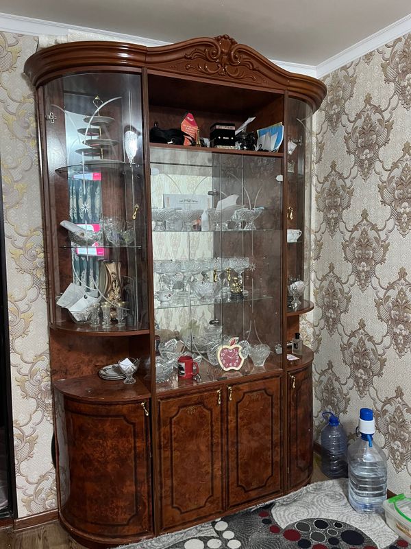 Сервант сатылады, жаксы жагдайда Сервант сатылады, жаксы жагдайда