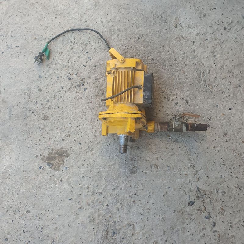 Suv nasosi ishlatilgan holati yaxshi Suv nasosi ishlatilgan holati yaxshi