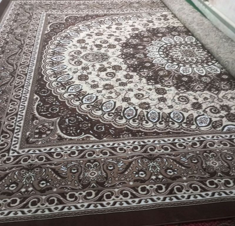 Yap yangi Sag gilam sotiladi