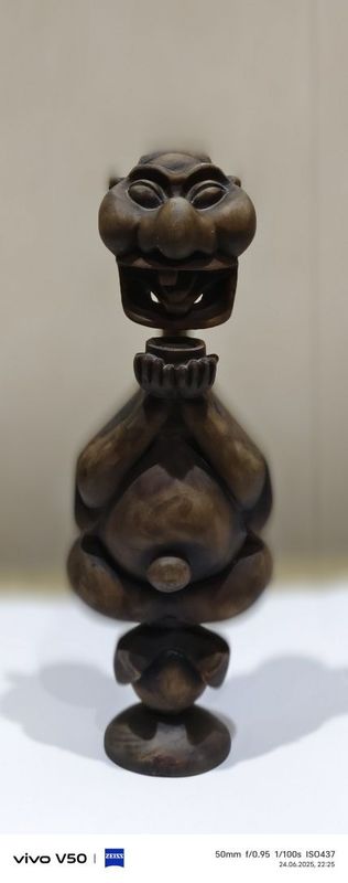 Резная фигура Восточный Джин. Резная фигура Восточный Джин.