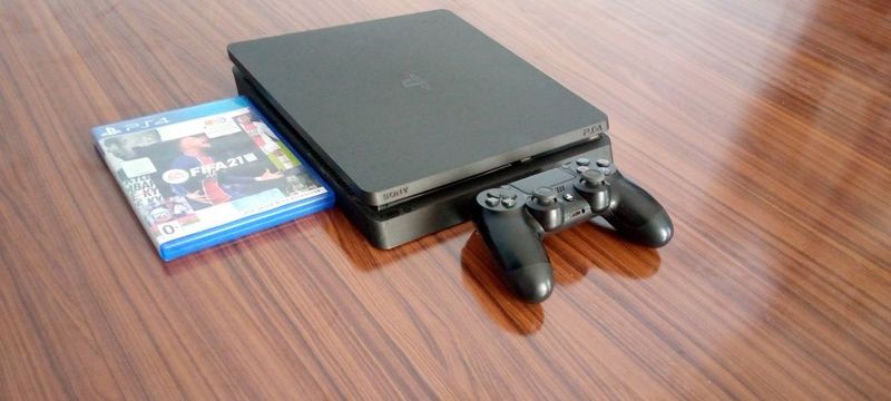 Playstation slim 4