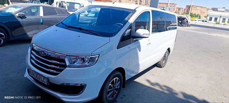 JAC M3 miniven sotiladi JAC M3 miniven sotiladi