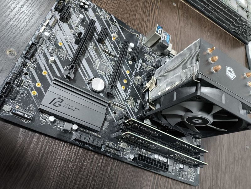 Asrock Phantom Gaming Z390+i5 8400+16Gb Asrock Phantom Gaming Z390+i5 8400+16Gb