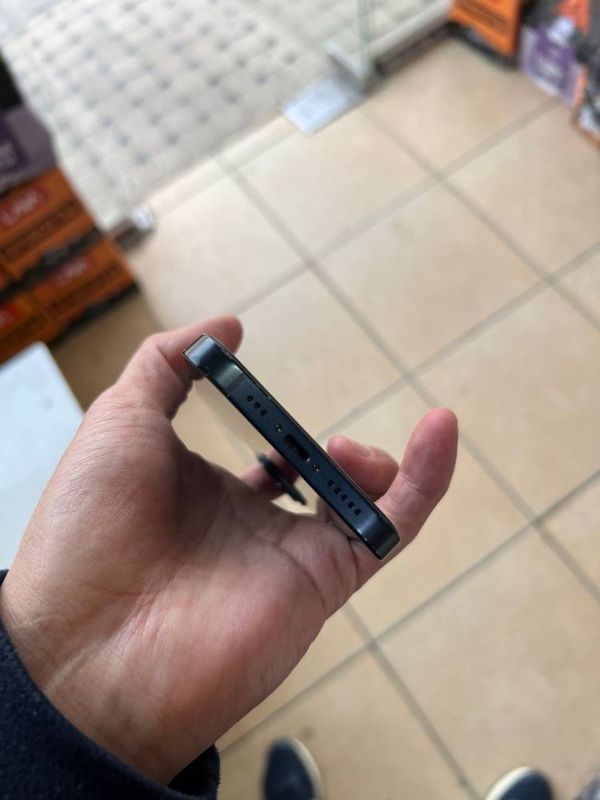Iphone 13 ozi black 128 gb Batrey 70% Iphone 13 ozi black 128 gb Batrey 70%