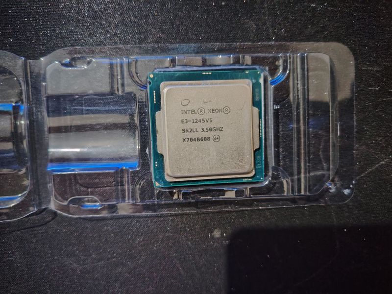 Intel xeon e3 1245 v5