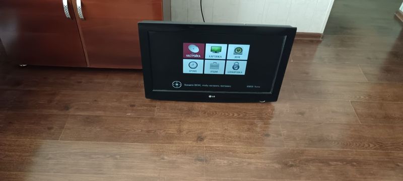 Televizor sotiladi