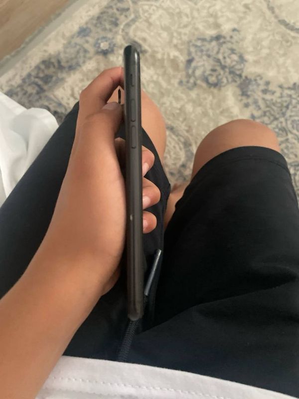 iPhone Se kafolati bilan iPhone Se kafolati bilan