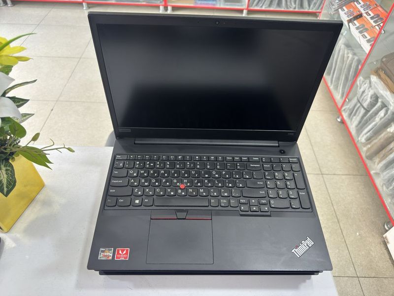 Lenovo thinkpad ryzen 3 (core i3) 8/256 matoviy metal korpuslik keldi