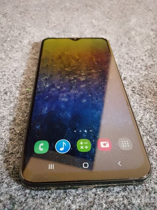 Samsung A20 yaxshi holatdagi