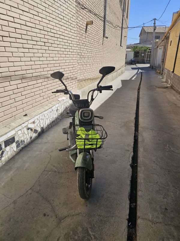 Skuter,xolati yaxshi,akumlyatorlari taxshi holatda Skuter,xolati yaxshi,akumlyatorlari taxshi holatda