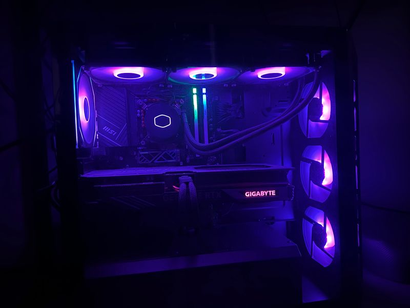 4070 Ti OC 12 gb i7 13700 32 gb ram 5200mhz 2 tb 4070 Ti OC 12 gb i7 13700 32 gb ram 5200mhz 2 tb