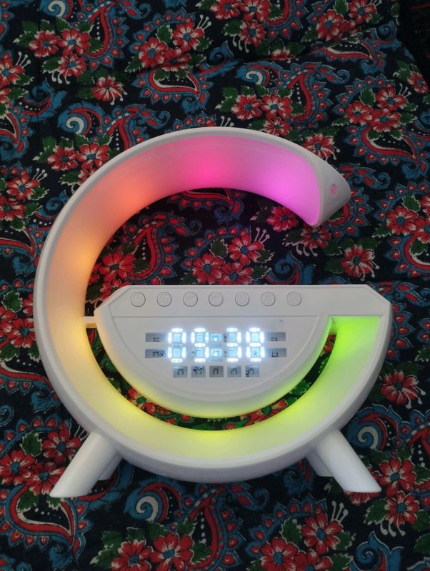 Rgb aqilli soat maxsuloti o'z ichiga 6 xil turda Rgb aqilli soat maxsuloti o'z ichiga 6 xil turda