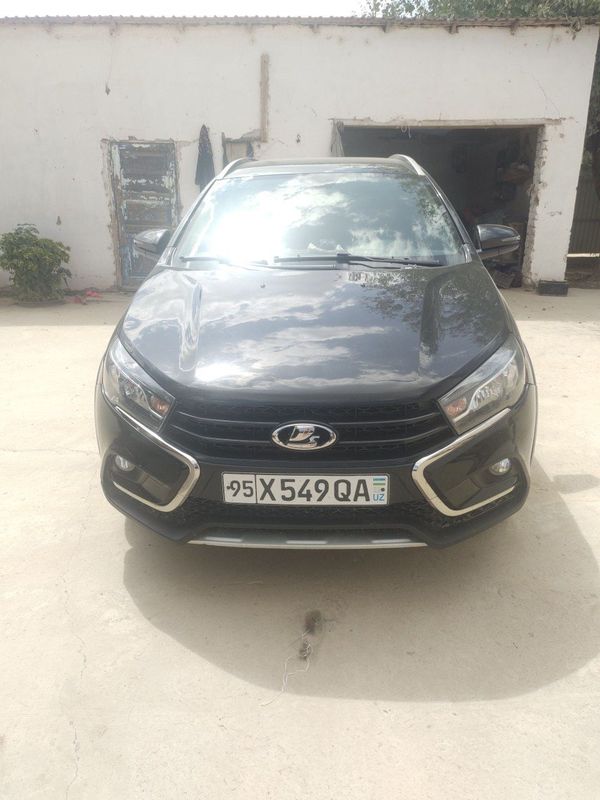 Lada Vesta sotiladi Lada Vesta sotiladi