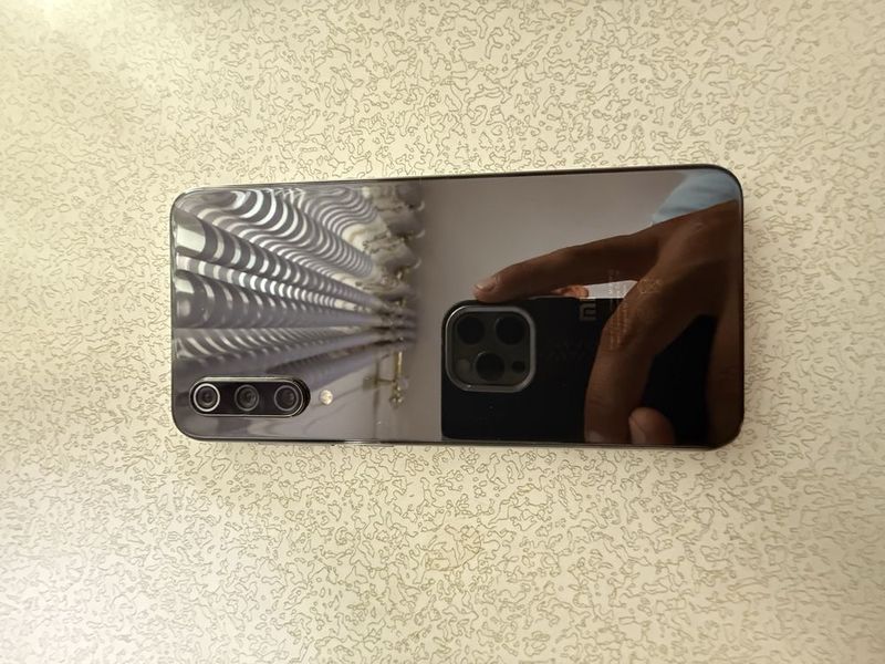Xiaomi 9 SE 128gb 6 ram