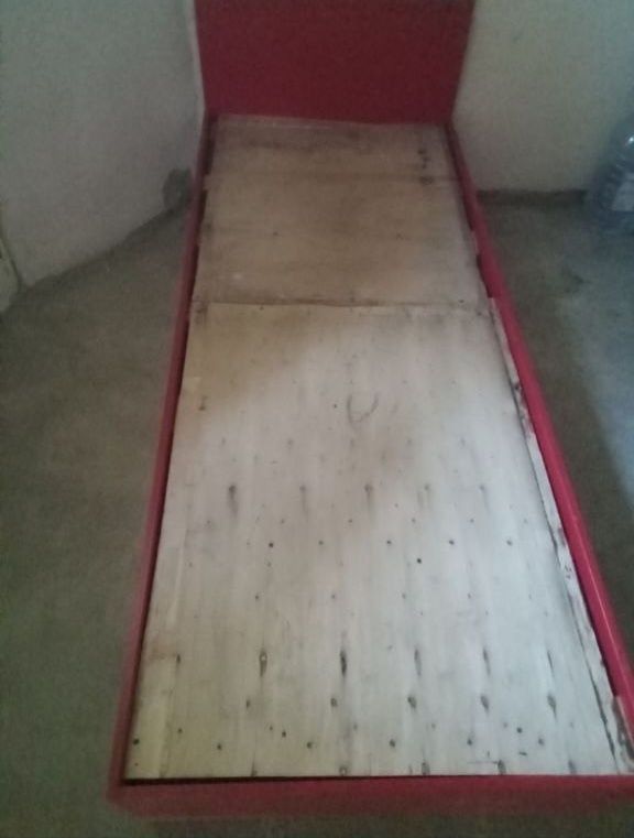 Karovat narxi 300 ming sum kuproq osalariz kelishamiz Karovat narxi 300 ming sum kuproq osalariz kelishamiz