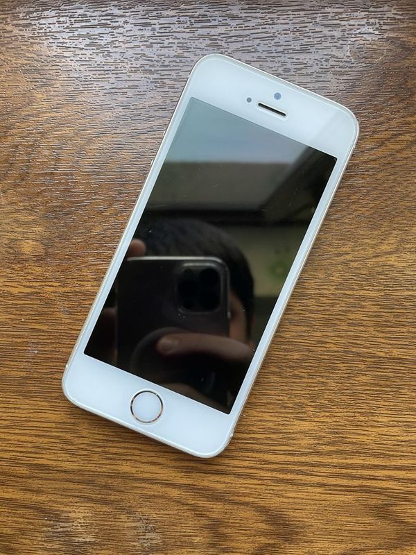 iPhone 5 Se 16GB ideal sotladi