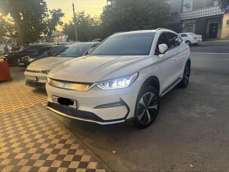 BYD song plus flagship белога цвета