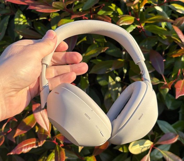 Sony WH-1000XM5 Headphone White 360 Sony WH-1000XM5 Headphone White 360