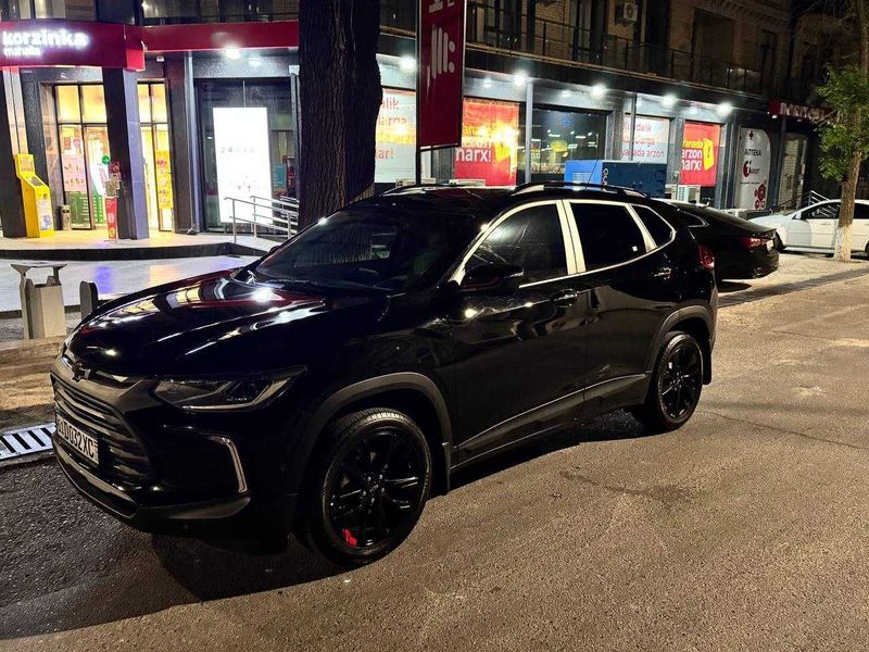 chevrolet tracker red line 2025