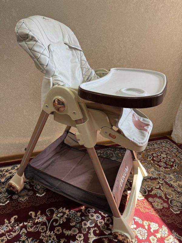 Детский стульчик для кормления Детский стульчик для кормления