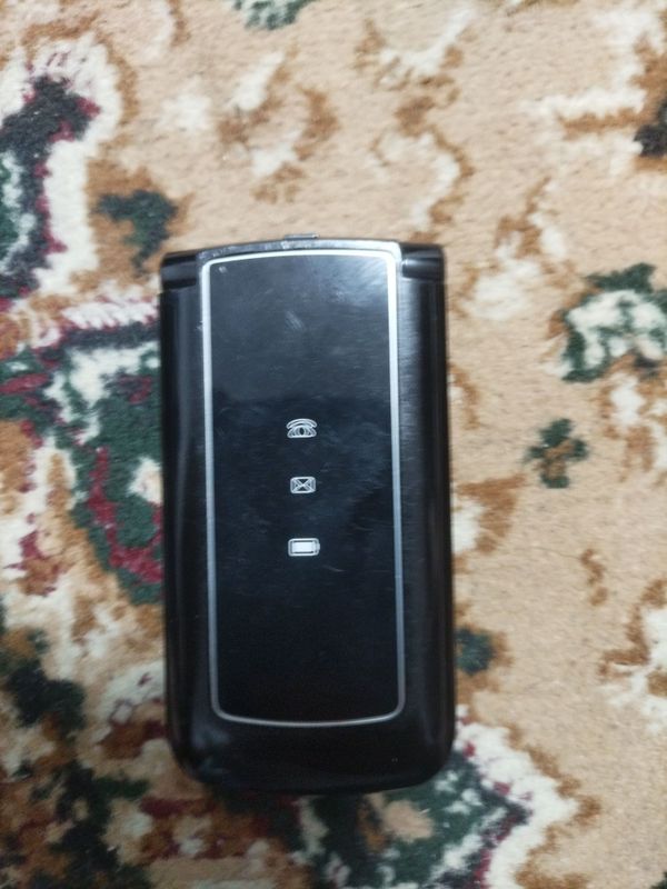 Novey telefon sotiladi Novey telefon sotiladi
